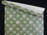 Vintage bloemenbehang met roze bloemen op een groene achtergrond