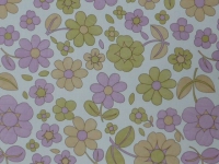 roze beige en groene bloemen