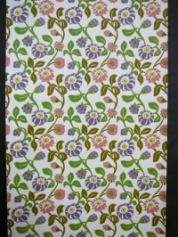 paars en roze bloemen met groene blaadjes