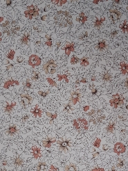 Vintage bloemenbehang met fijne roze en beige bloemetjes