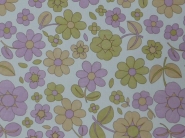 roze beige en groene bloemen